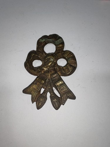 Ancien cache clou - , en