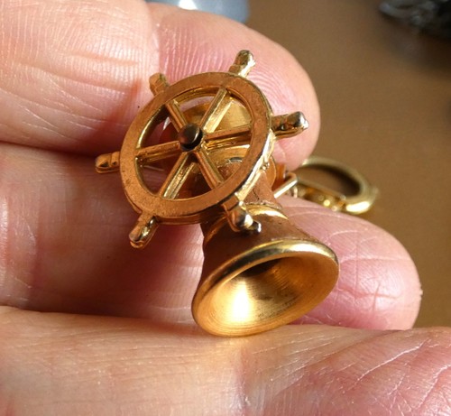 Ancien porte clé - roue, bateau