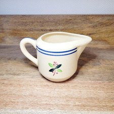 Petit pot à lait en faïence