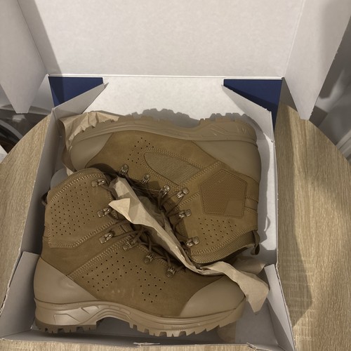 Chaussures combat - chaussures,