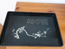 Beau plateau laqué noir avec