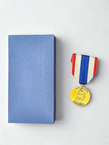 Médaille la - de,