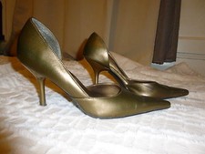 Escarpins kaki brillant bouts