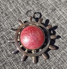 Bijou ancien Broche barre roue marine avec émail rose sur paillon argent Limoges