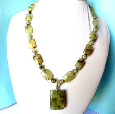 Collier en Prehnite précieuse naturelle- 45,50cm-225.Cts Argent massif