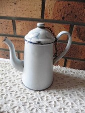 ANCIENNE PETITE CAFETIERE VERSEUSE EN TOLE EMAILLEE BLANC H 20 CM 1900