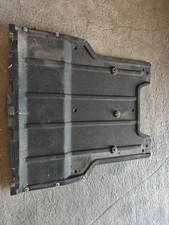 Cache sous moteur AUDI Q3 1 PHASE 2 8U0863821A
