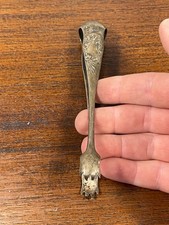 Ancienne Pince à Sucre en Métal Argenté Décors Pattes de Lion (10-21/2)