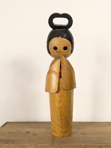 Kokeshi par ryoichi funayama - kokeshi,