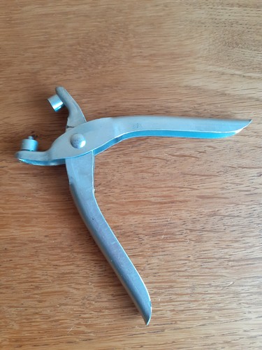 Pince emporte pièce - , pour