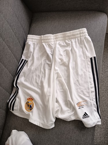 Short real madrid modèle - madrid, 2002