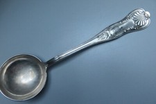 ancienne louche en métal