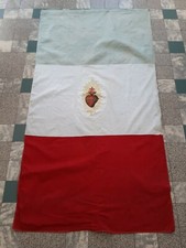 Un drapeau " Cœur sacré de