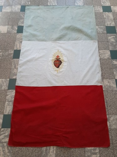Drapeau cœur sacré de - un,