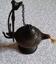 RAVISSANTE PETITE LAMPE À HUILE RÉALISÉE EN BRONZE, EN  EXELLENT ÉTAT 