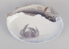 Rare plat en porcelaine Royal