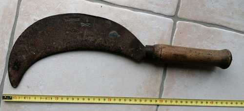 Old tool outil - ancien, serpe