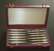 12 anciens grands couteaux manche en métal argenté fourrés DAM 24,5 CM