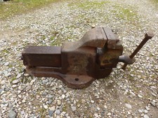 Ancien gros étau d'établi