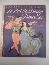 Un petit livre d'or  :  LE BAL DES DOUZE PRINCESSES conte de Grimm  de 1955