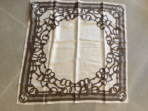 Superbe foulard 100 - %, soie