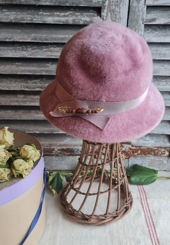 Ancien chapeau rose - ancien, avec