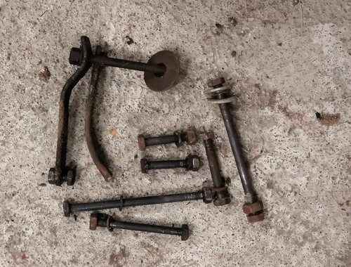 Vis moteur et reservoir - vis,