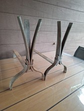 Ancienne paire de chenets en fer forgé pour cheminée