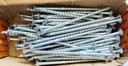 Lot 100 vis - 100, bois