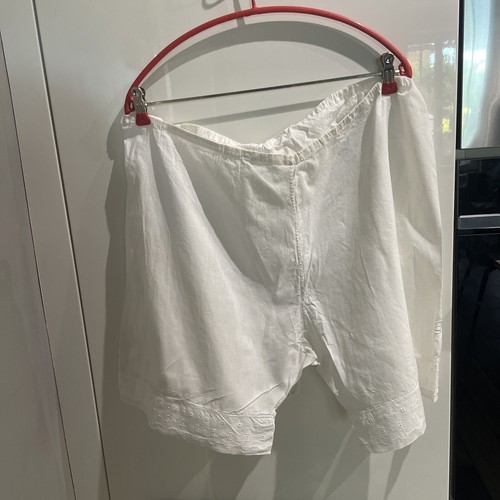 Ancienne culotte non - , fendue