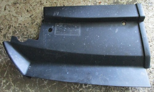 Cache plastique capot moteur