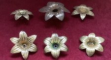 6 FLEURS DE LYS SANS PISTIL EN LAITON DORE POUR CANDELABRE  LUSTRE D'EGLISE ,