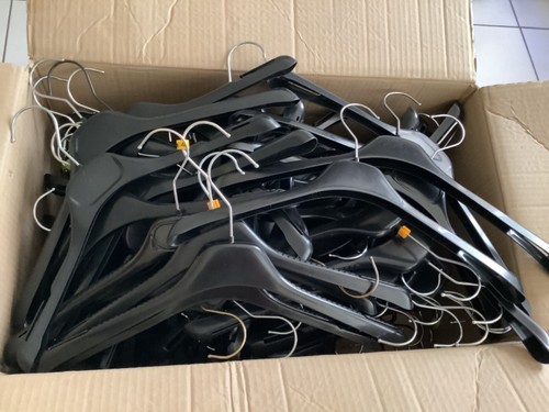 Lot cintres plat tres epais - plat,