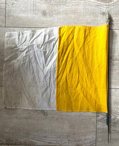 Ancien drapeau avec hampe - drapeau,