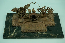 Encrier en fer forgé, dans le