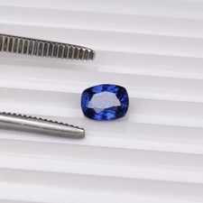 Forme de coussin saphir bleu royal 4,20 ct. Excellente pierre précieuse certi...