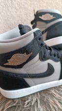 NIKE A I R JORDAN 1 RETRO