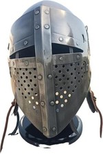 Casque de chevalier médiéval