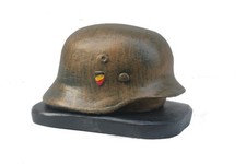 Casque Allemand WW2 - Presse Papier sur socle   ( Hauteur : 6 cm ) 📌5a.
