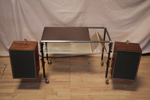 Meuble avec enceintes - hi-fi,