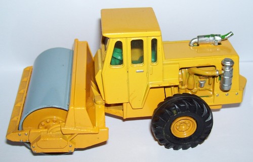Old corgi toys england - corgi,