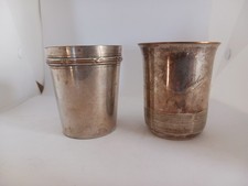 Deux timbales en métal