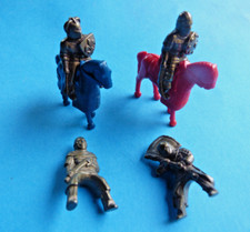 Lot 4 chevaliers en métal