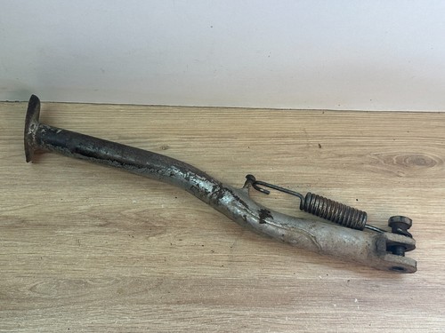 Une bequille laterale moto - une,