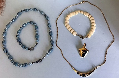 Petit lot bijoux yves - de,