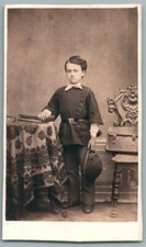 CDV Enfant écolier avec cartable & casquette. Photo 1860 Gilbert à Rennes 35