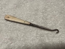 Tire lacets ancien - Corne Et