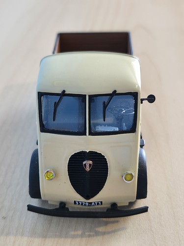 Peugeot qa3 camionnette - 1/43.,