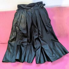 jupe-culotte en cuir noir longue taille haute, plis devant, poches latérales, 38