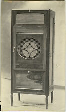 PHOTO ANCIENNE - VINTAGE SNAPSHOT - CURIOSITÉ POSTE RADIO TSF MEUBLE OUVRAGE